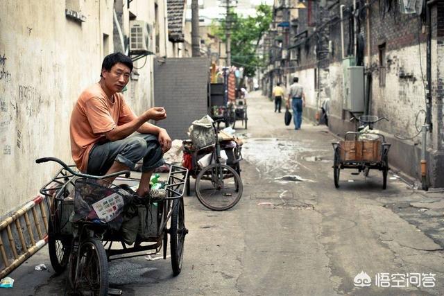 大街上回收廢品的人，一個月能賺多少錢？